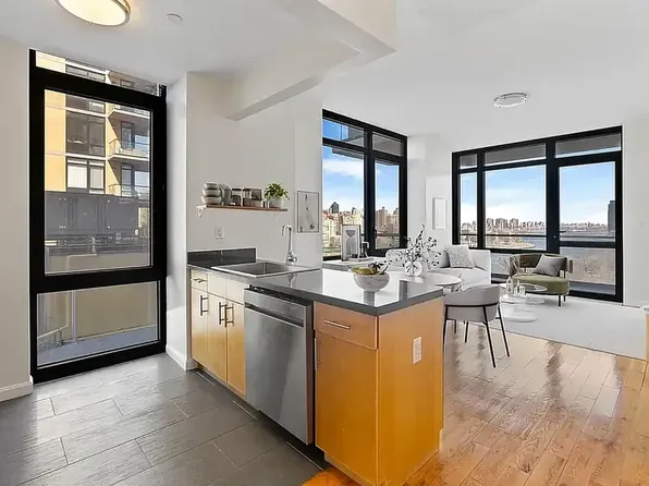 34-46 Vernon Boulevard image 1 of 17