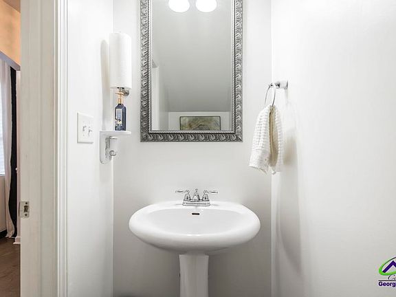 4th image of 209 Adirondac Way