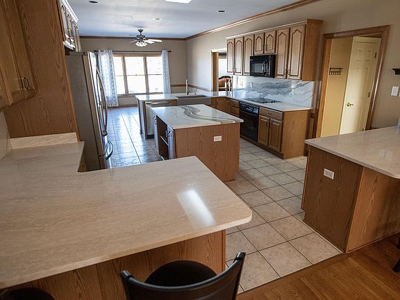 4th image of 11500 Metz Pl