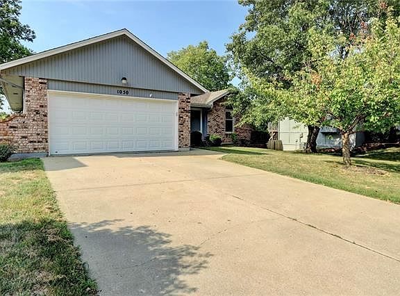3rd image of 1050 SW Twin Creek Dr