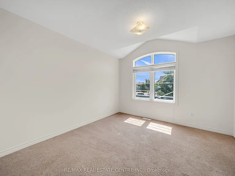 4215 Cole Cres — Photo 36
