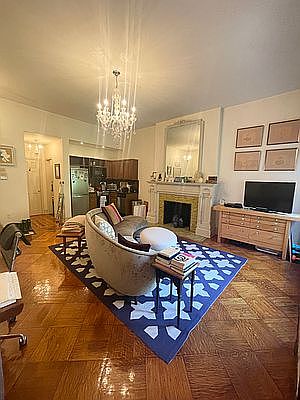 5th image of 27 W 70th St APT 2C