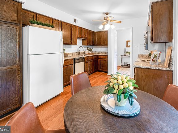 5th image of 3017 Seven Oaks Pl