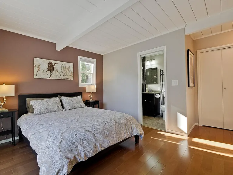 2538 Alvin St — Photo 8