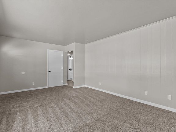 5th image of 575 Glendale Ave