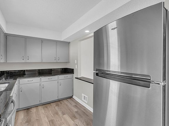 4th image of 218 E Hargis St #B