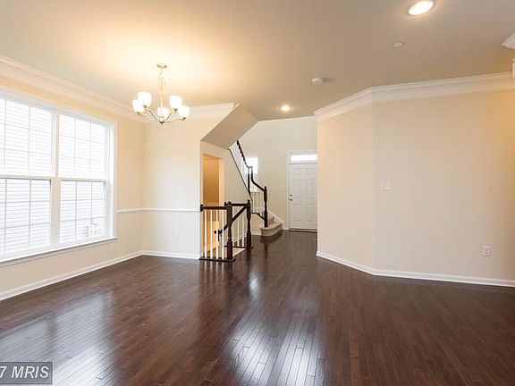 3rd image of 509 Pumpkin Ln