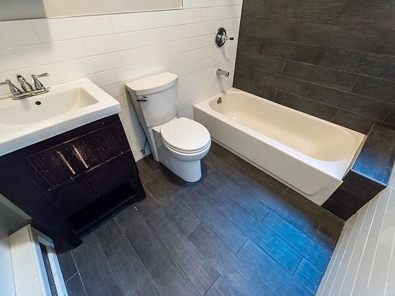 4th image of 838 Jefferson Ave #B3