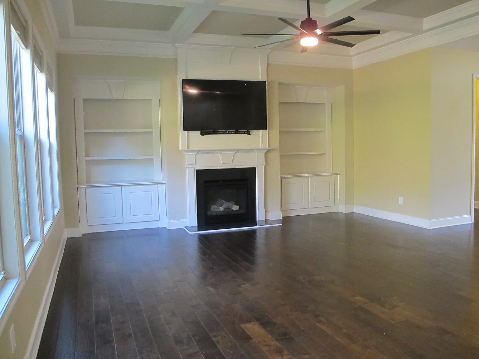 5 bed, 3.5 bath, 3359 sqft, $3,500 — Photo 3