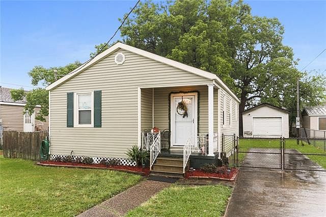 1st image of 304 E Damour St