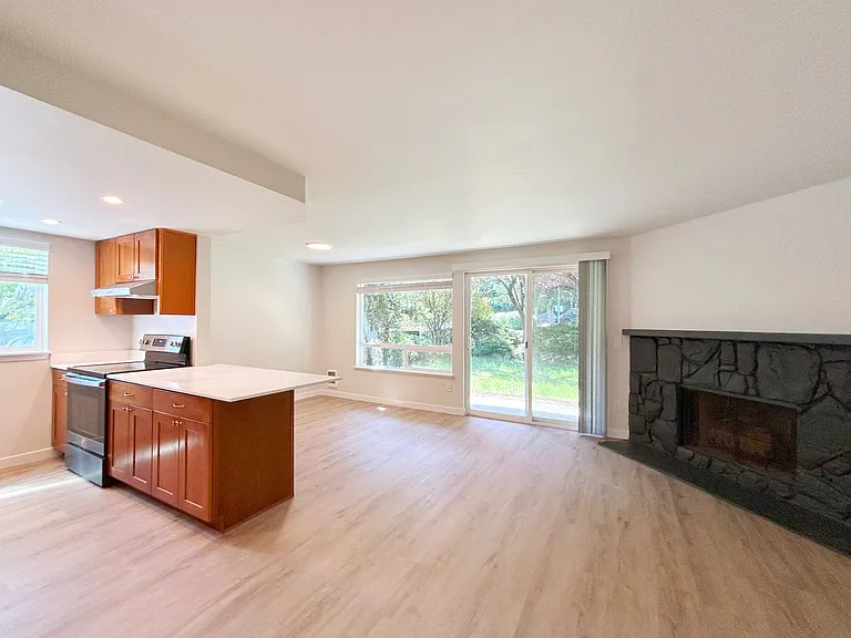 Bellefield Manor — Photo 20