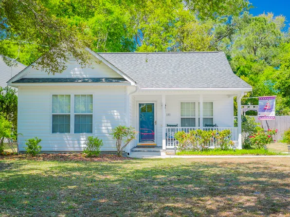 151 NW 2nd St, Oak Island, NC 28465