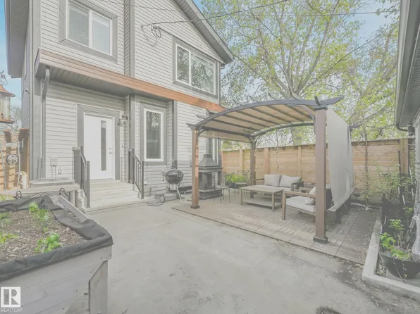 6420 106th St NW, Edmonton, AB T6H 2V4