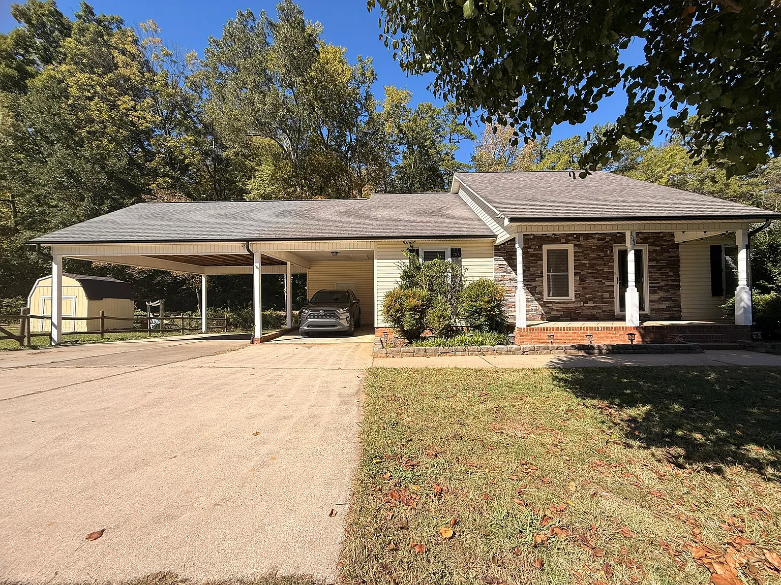 3 bed, 1310 sqft, $2,200 — Photo 1