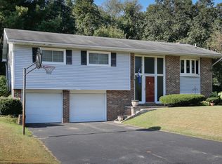 137 Red Bird Ln, Battle Creek, MI 49017