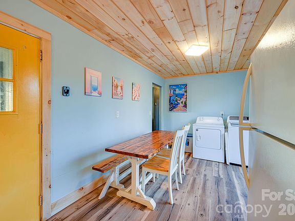 5th image of 297 Amelia Dr