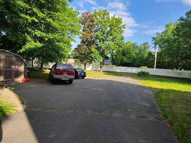 Main St — Photo 33