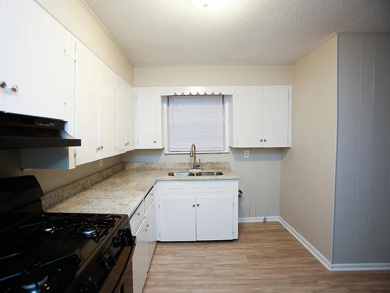 3219 Potter St — Photo 4