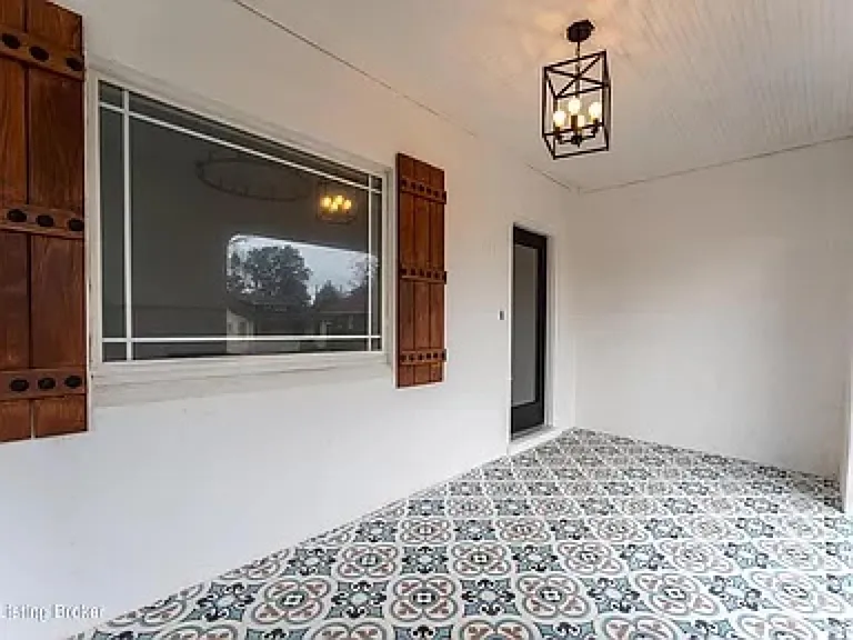 2145 Gladstone Ave — Photo 32
