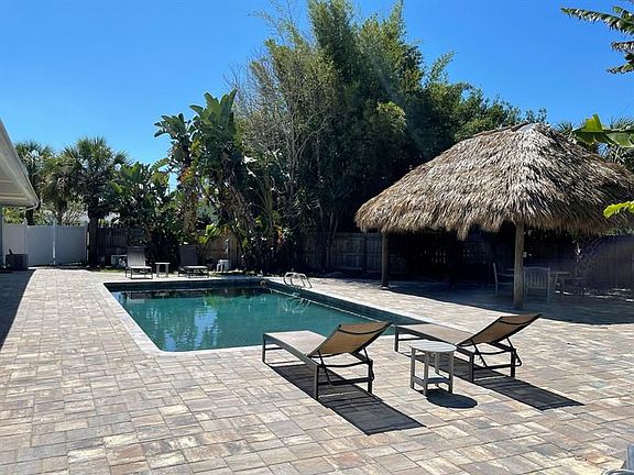 2nd image of 510 Banyan Way