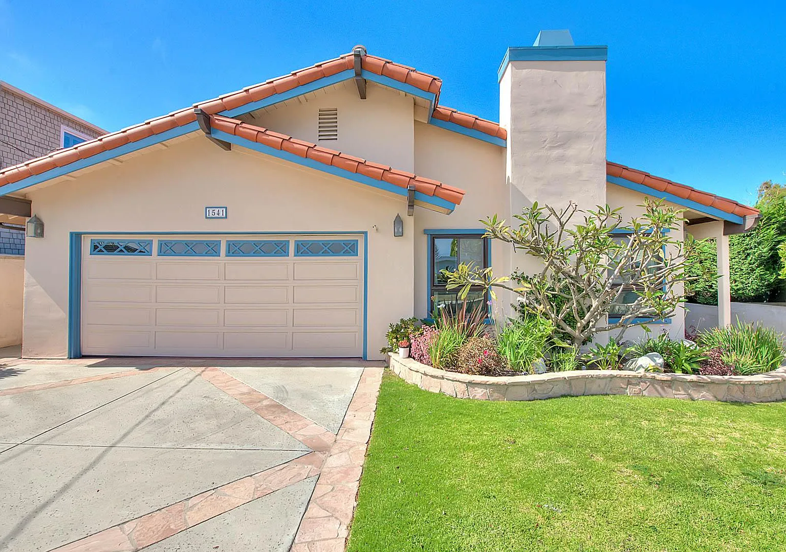 3 bed, 2.5 bath, 2400 sqft, $9,000 — Photo 1