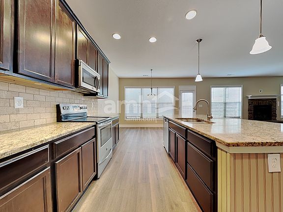 4th image of 3419 Greentree Ln