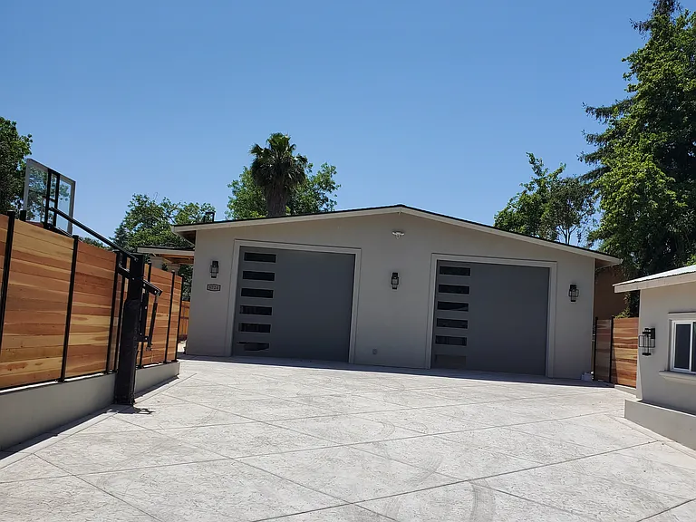 6724 Walnut Ave — Photo 3