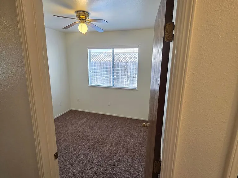 2211 W Sweet Ct — Photo 6
