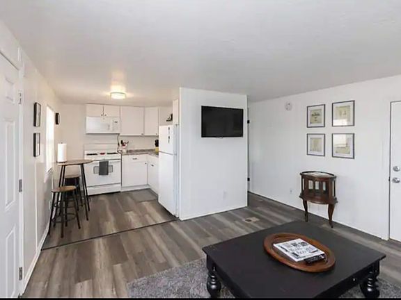 4th image of 1634 3rd St E #9A