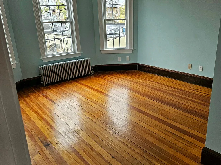 14 Gibson St #3 — Photo 4
