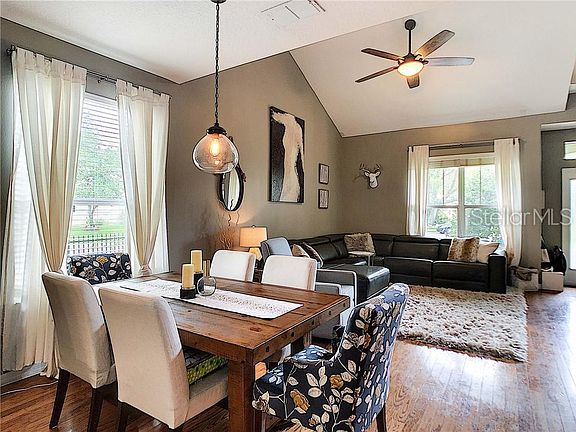 4th image of 913 Butter Oaks Ct