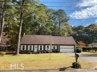 92 Georgian Ter, West Point, GA 31833