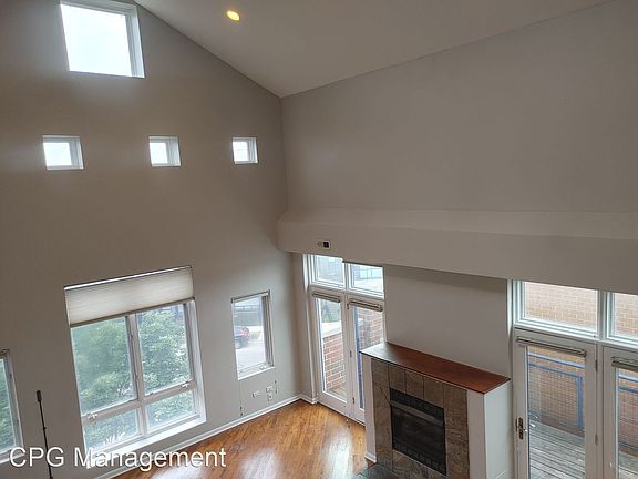 5th image of 2251 W St. Paul Paul #4B