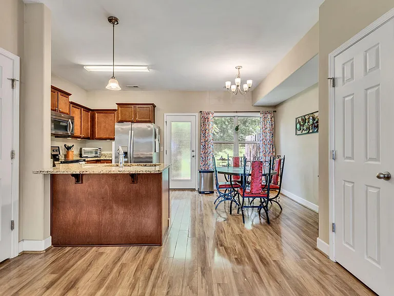2021 Pinecrest Dr — Photo 9