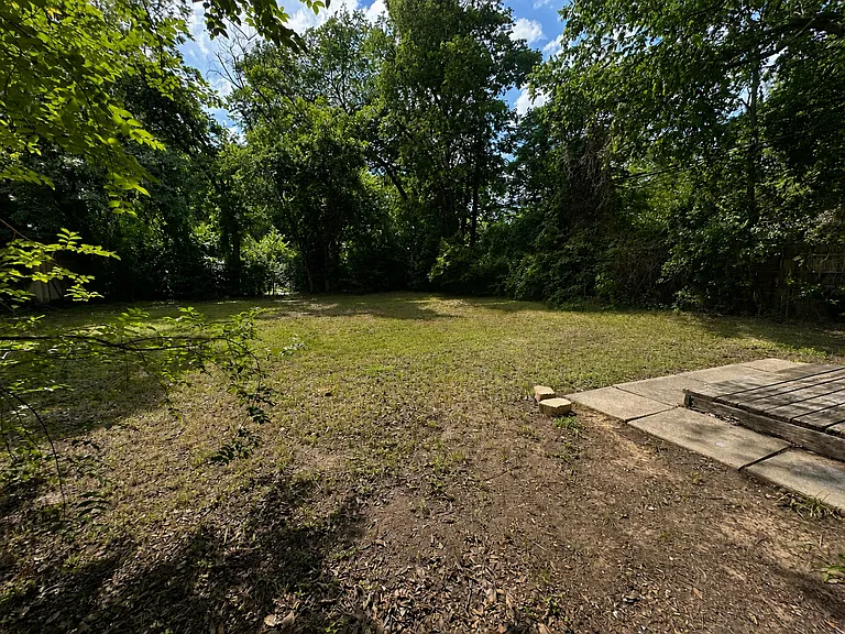 2708 Hunter St — Photo 8