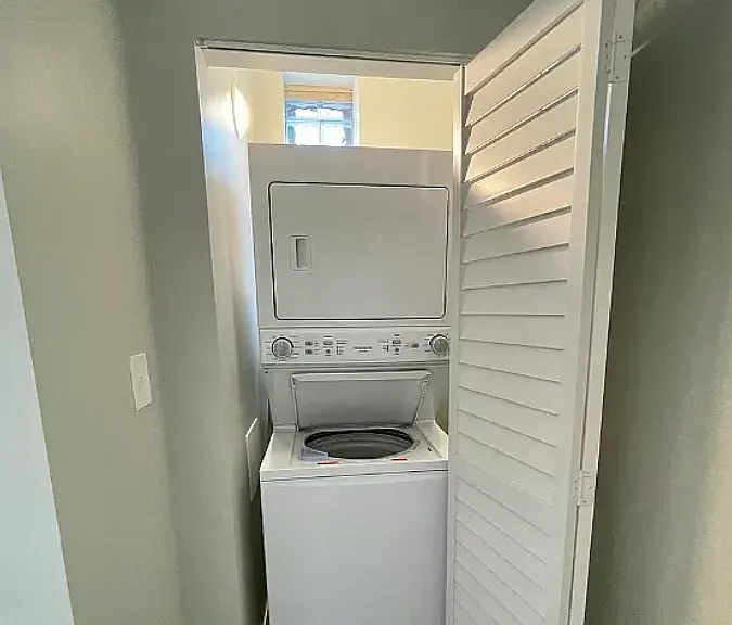 4615 S Prairie Ave #4 — Photo 6