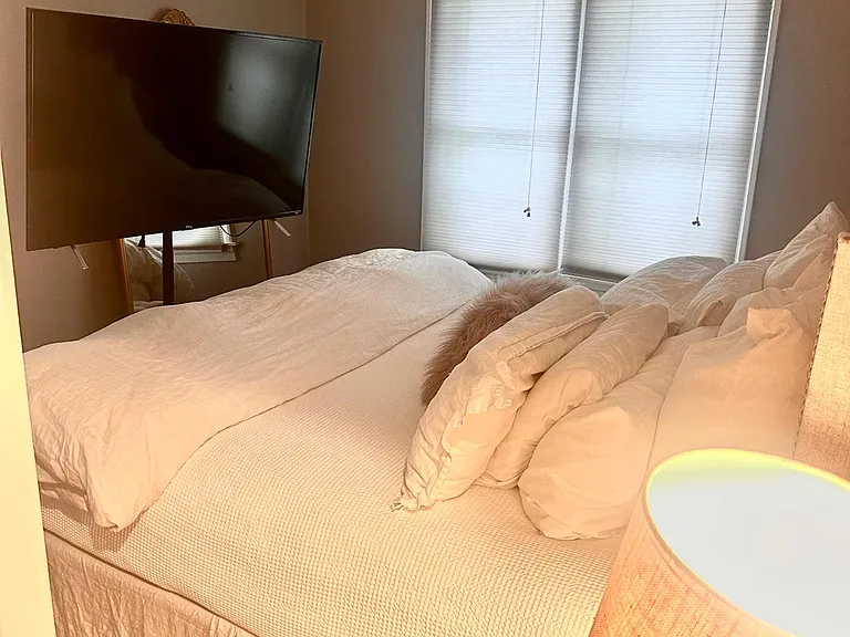 406 E 6th St #1 — Photo 11