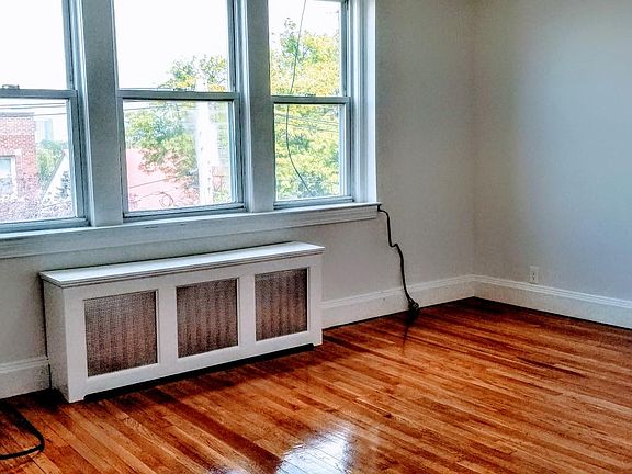 LARGE LIVINGROOM