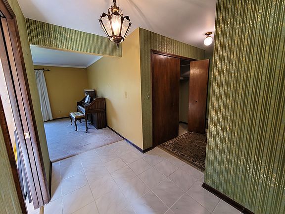 3rd image of 54027 Sunderland Dr