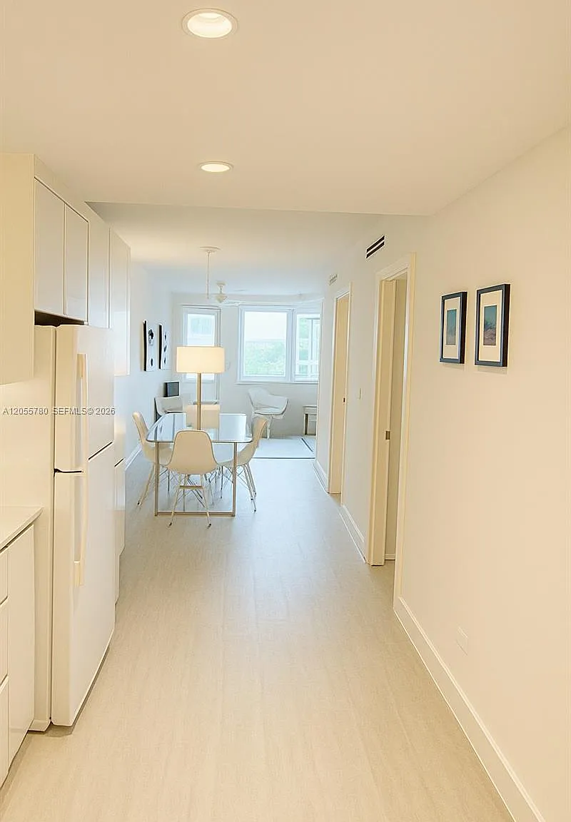 Roney Palace Condo — Photo 4