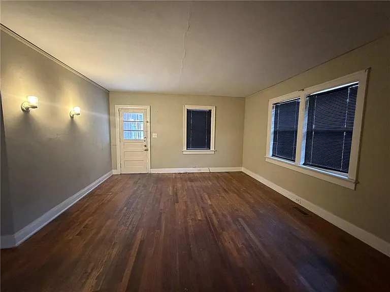 2353 Shelby St — Photo 7