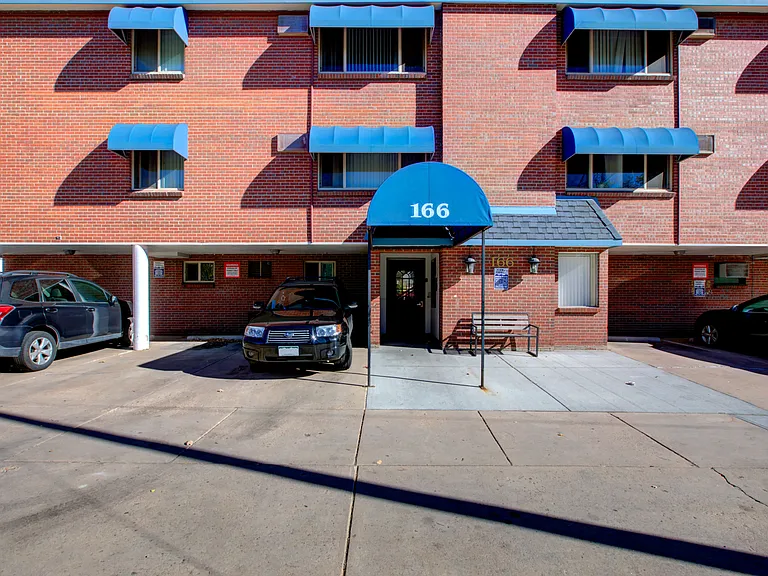 Logan Court — Photo 10