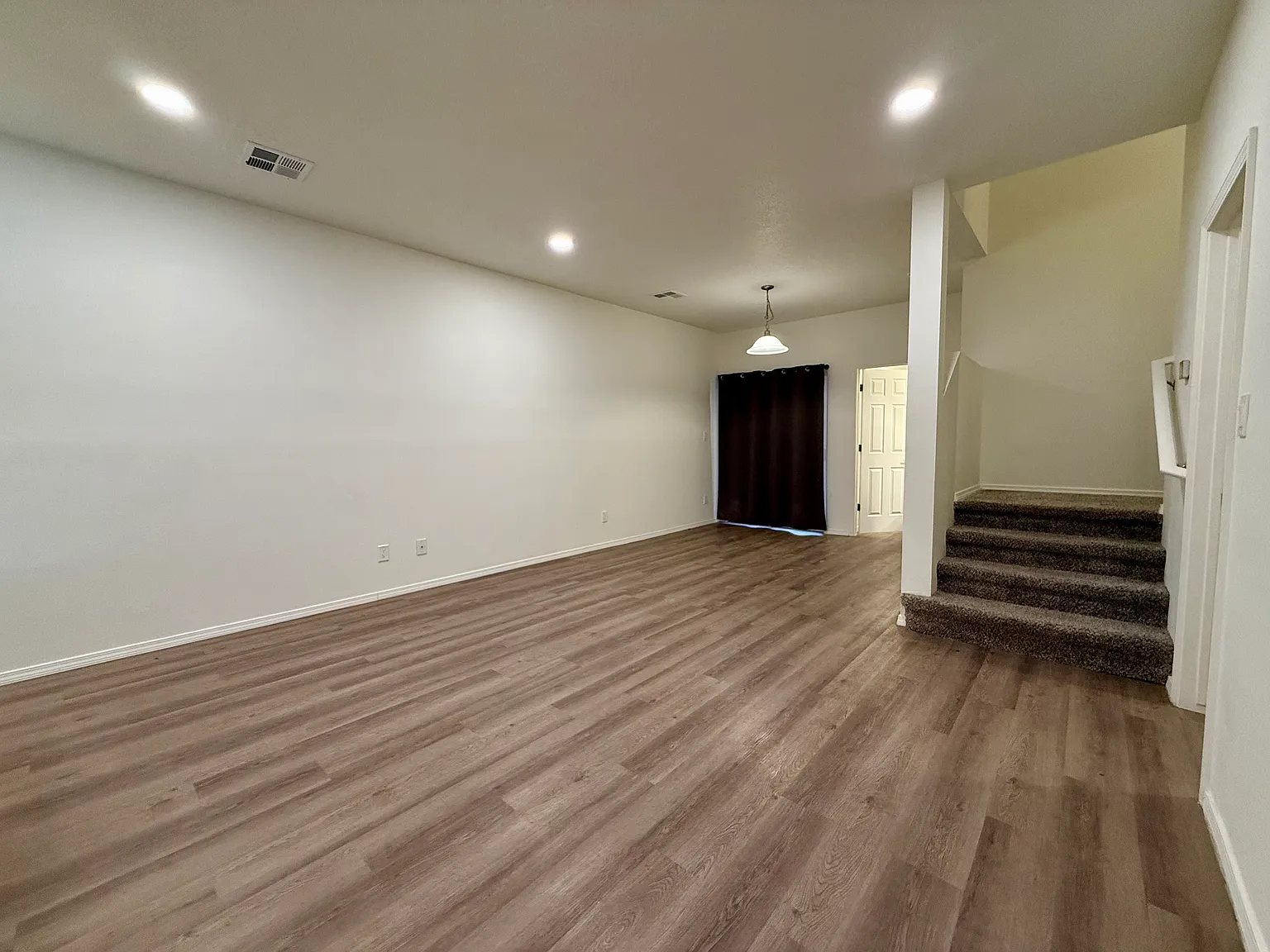4 bed, 1985 sqft, $2,795 — Photo 4