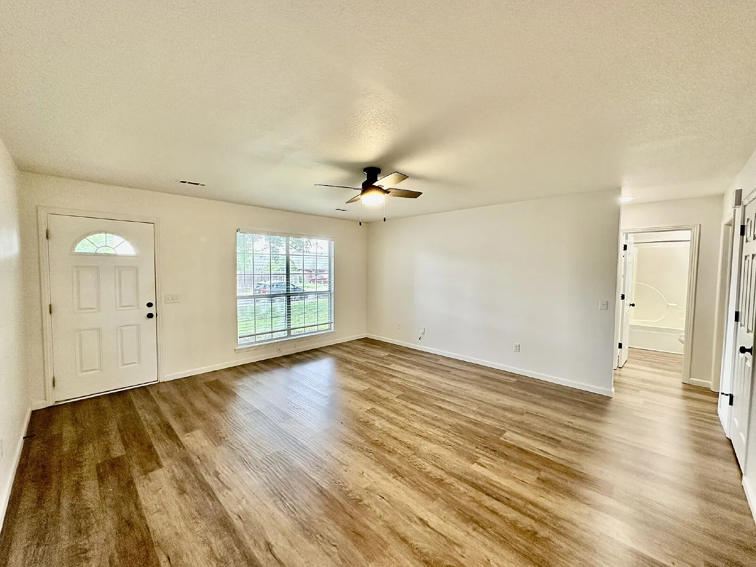 2 bed, 2.0 bath, 1246 sqft, $1,499 — Photo 3