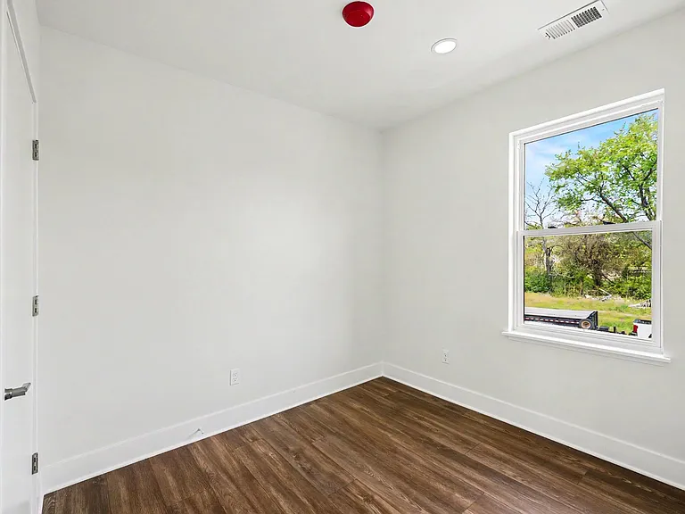 4729 Rohns St #1A — Photo 14