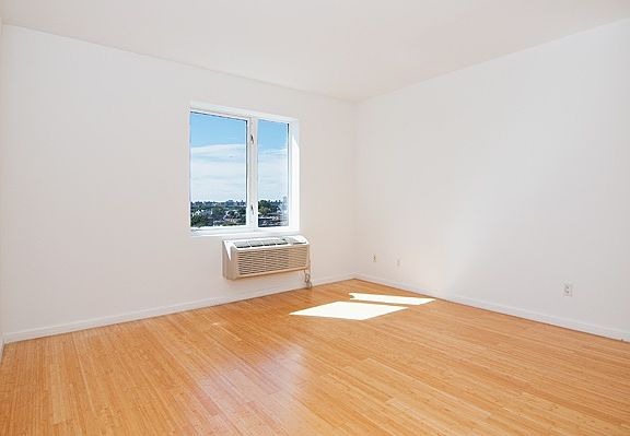 3rd image of 112-02 Northern Blvd #3C