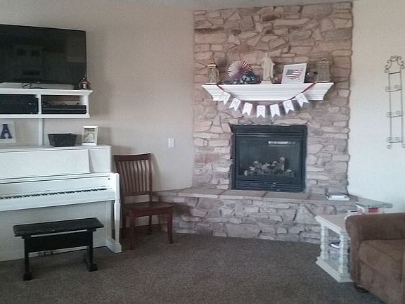 Family Room/Fireplace