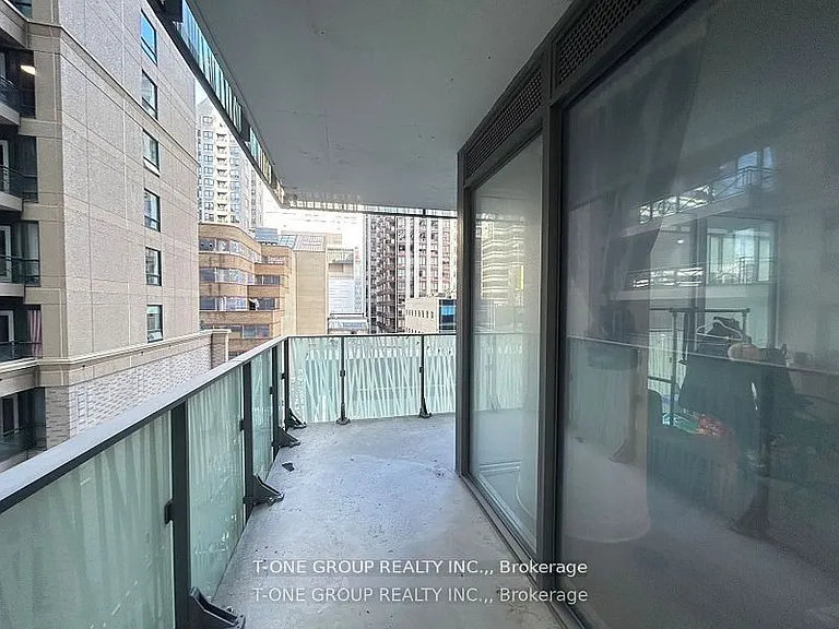 42 Charles St E #407 — Photo 10