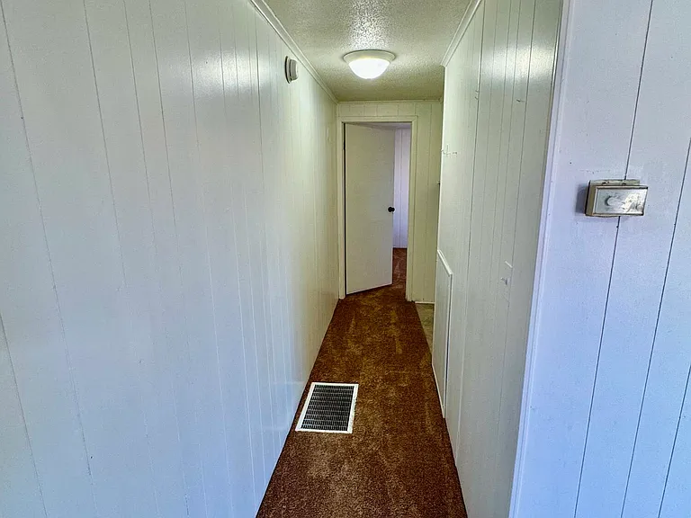 1504 Iris Cir #D — Photo 4