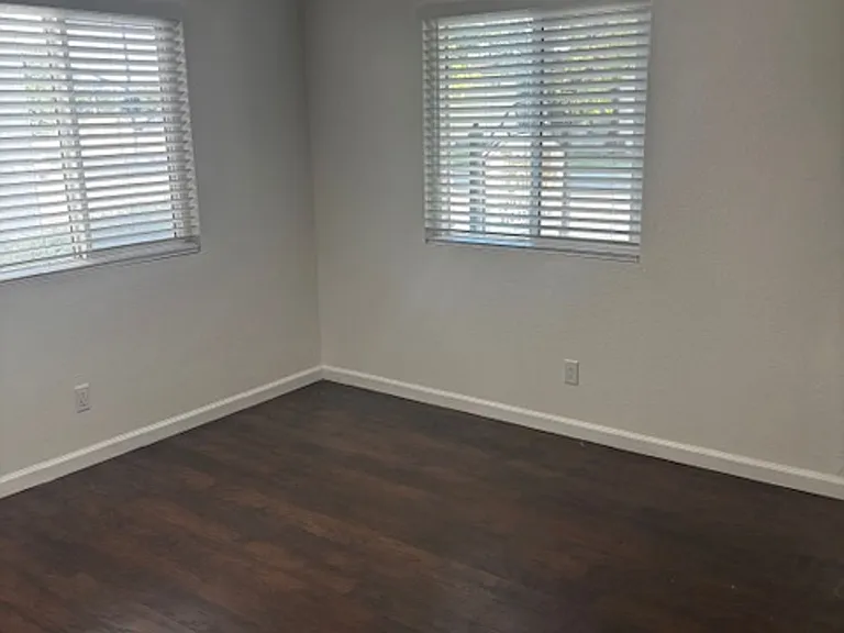 2818 W Avenue K8 — Photo 25